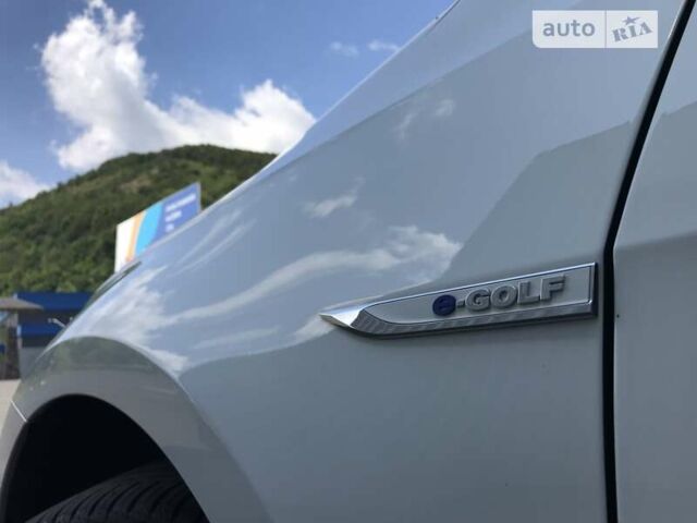 Белый Фольксваген e-Golf, объемом двигателя 0 л и пробегом 49 тыс. км за 15500 $, фото 18 на Automoto.ua