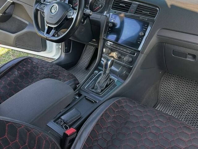 Белый Фольксваген e-Golf, объемом двигателя 0 л и пробегом 126 тыс. км за 14700 $, фото 4 на Automoto.ua
