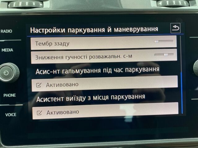 Белый Фольксваген e-Golf, объемом двигателя 0 л и пробегом 51 тыс. км за 16200 $, фото 65 на Automoto.ua
