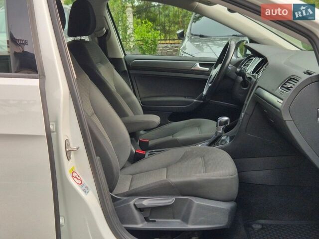 Белый Фольксваген e-Golf, объемом двигателя 0 л и пробегом 105 тыс. км за 12300 $, фото 10 на Automoto.ua