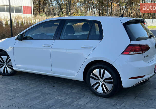 Белый Фольксваген e-Golf, объемом двигателя 0 л и пробегом 84 тыс. км за 13250 $, фото 7 на Automoto.ua