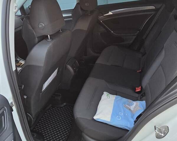 Білий Фольксваген e-Golf, об'ємом двигуна 0 л та пробігом 72 тис. км за 16300 $, фото 16 на Automoto.ua