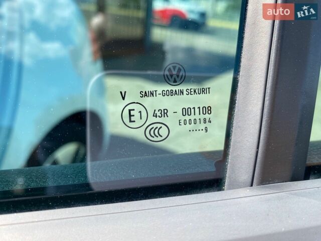 Белый Фольксваген e-Golf, объемом двигателя 0 л и пробегом 101 тыс. км за 16000 $, фото 85 на Automoto.ua