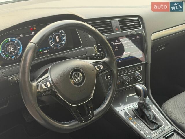 Білий Фольксваген e-Golf, об'ємом двигуна 0 л та пробігом 99 тис. км за 13750 $, фото 17 на Automoto.ua