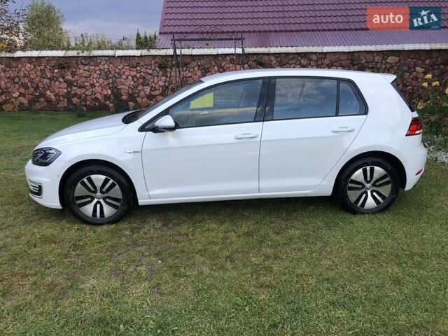 Белый Фольксваген e-Golf, объемом двигателя 0 л и пробегом 80 тыс. км за 14800 $, фото 19 на Automoto.ua