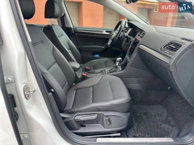 Белый Фольксваген e-Golf, объемом двигателя 0 л и пробегом 34 тыс. км за 14100 $, фото 18 на Automoto.ua