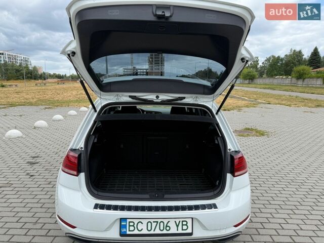Белый Фольксваген e-Golf, объемом двигателя 0 л и пробегом 37 тыс. км за 14500 $, фото 8 на Automoto.ua