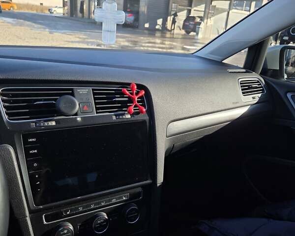 Білий Фольксваген e-Golf, об'ємом двигуна 0 л та пробігом 72 тис. км за 16300 $, фото 11 на Automoto.ua