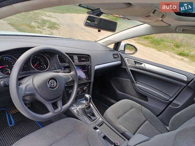 Белый Фольксваген e-Golf, объемом двигателя 0 л и пробегом 53 тыс. км за 13200 $, фото 9 на Automoto.ua