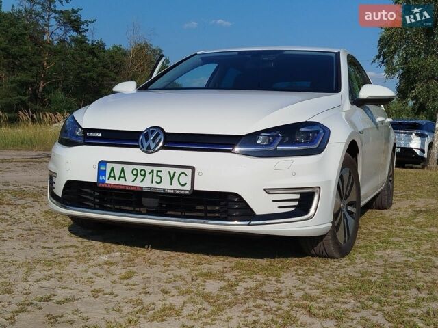 Белый Фольксваген e-Golf, объемом двигателя 0 л и пробегом 75 тыс. км за 14500 $, фото 8 на Automoto.ua
