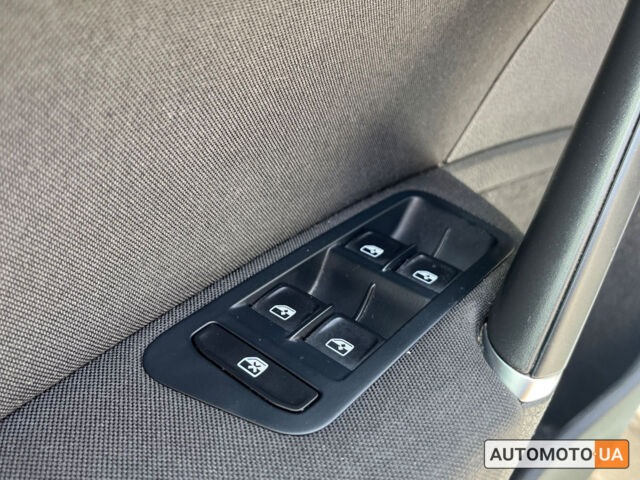 Білий Фольксваген e-Golf, об'ємом двигуна 36 л та пробігом 70 тис. км за 16590 $, фото 10 на Automoto.ua