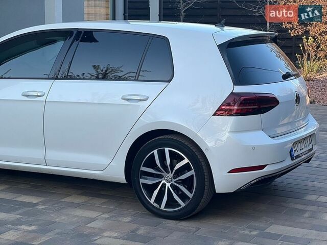 Белый Фольксваген e-Golf, объемом двигателя 0 л и пробегом 92 тыс. км за 16900 $, фото 7 на Automoto.ua