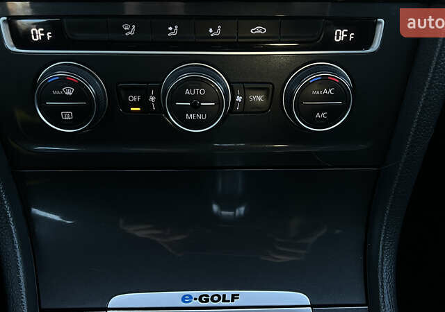 Белый Фольксваген e-Golf, объемом двигателя 0 л и пробегом 84 тыс. км за 13250 $, фото 117 на Automoto.ua