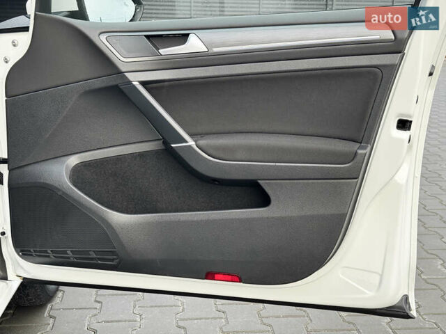 Білий Фольксваген e-Golf, об'ємом двигуна 0 л та пробігом 20 тис. км за 18001 $, фото 31 на Automoto.ua
