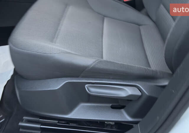 Белый Фольксваген e-Golf, объемом двигателя 0 л и пробегом 88 тыс. км за 14500 $, фото 30 на Automoto.ua