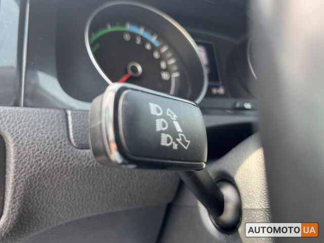 Білий Фольксваген e-Golf, об'ємом двигуна 36 л та пробігом 70 тис. км за 16590 $, фото 15 на Automoto.ua