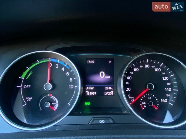 Белый Фольксваген e-Golf, объемом двигателя 0 л и пробегом 182 тыс. км за 14499 $, фото 9 на Automoto.ua