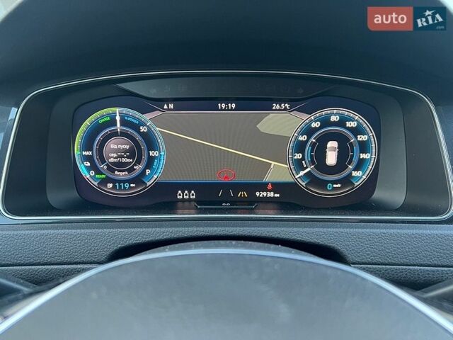 Белый Фольксваген e-Golf, объемом двигателя 0 л и пробегом 92 тыс. км за 16900 $, фото 31 на Automoto.ua