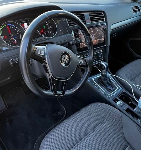 Белый Фольксваген e-Golf, объемом двигателя 0 л и пробегом 47 тыс. км за 15500 $, фото 15 на Automoto.ua