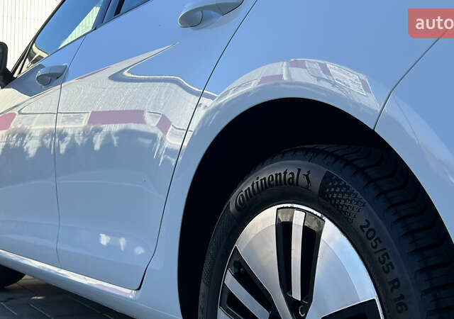 Белый Фольксваген e-Golf, объемом двигателя 0 л и пробегом 84 тыс. км за 13250 $, фото 38 на Automoto.ua