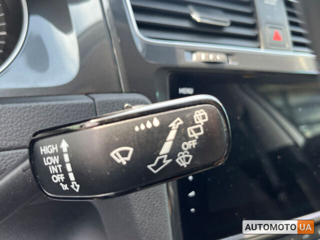 Білий Фольксваген e-Golf, об'ємом двигуна 36 л та пробігом 70 тис. км за 16590 $, фото 16 на Automoto.ua