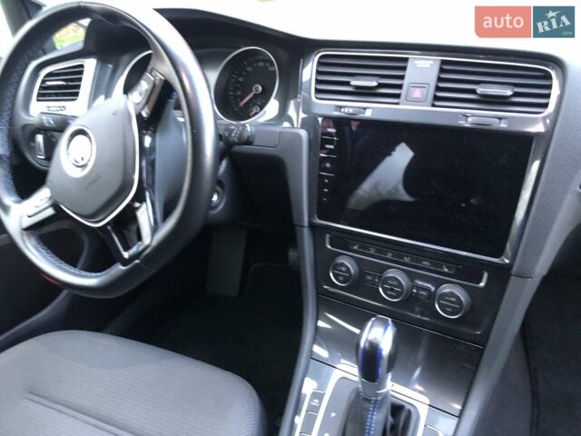 Белый Фольксваген e-Golf, объемом двигателя 0 л и пробегом 80 тыс. км за 14300 $, фото 29 на Automoto.ua