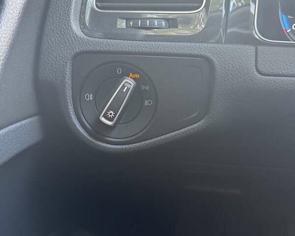 Білий Фольксваген e-Golf, об'ємом двигуна 0 л та пробігом 39 тис. км за 19500 $, фото 24 на Automoto.ua