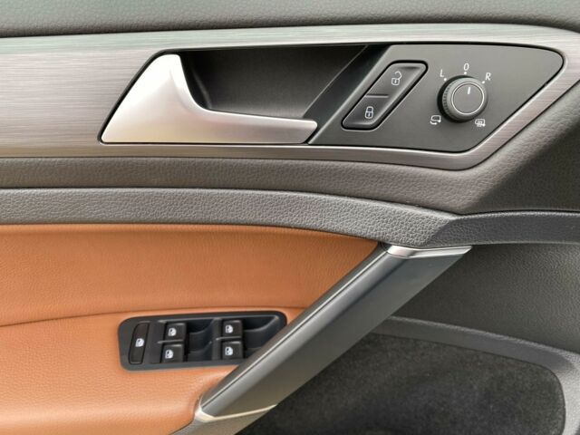 Белый Фольксваген e-Golf, объемом двигателя 0 л и пробегом 51 тыс. км за 16200 $, фото 31 на Automoto.ua