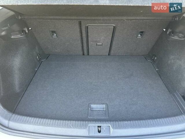 Белый Фольксваген e-Golf, объемом двигателя 0 л и пробегом 48 тыс. км за 13900 $, фото 12 на Automoto.ua