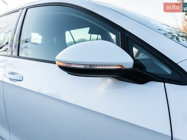 Белый Фольксваген e-Golf, объемом двигателя 0 л и пробегом 78 тыс. км за 15300 $, фото 6 на Automoto.ua