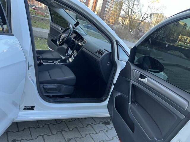 Білий Фольксваген e-Golf, об'ємом двигуна 0 л та пробігом 51 тис. км за 13500 $, фото 23 на Automoto.ua