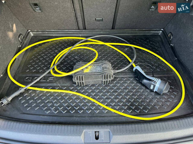Белый Фольксваген e-Golf, объемом двигателя 0 л и пробегом 169 тыс. км за 13500 $, фото 8 на Automoto.ua