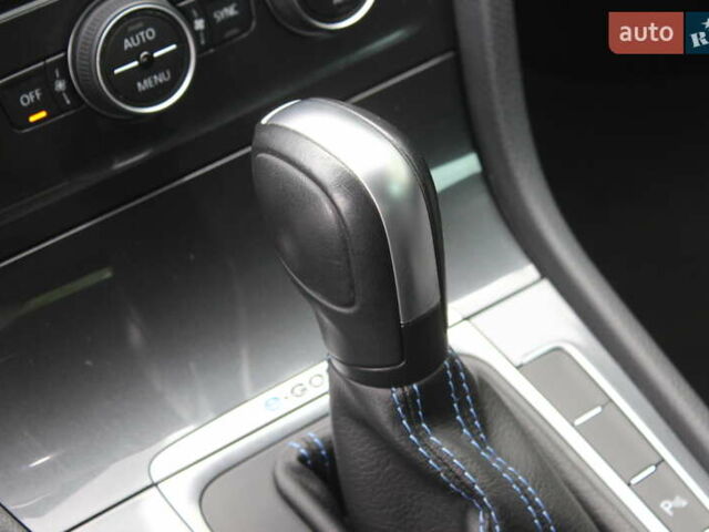 Белый Фольксваген e-Golf, объемом двигателя 0 л и пробегом 68 тыс. км за 14999 $, фото 33 на Automoto.ua