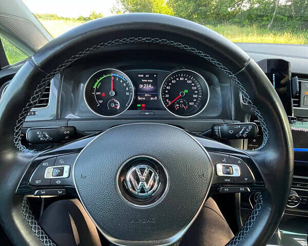 Белый Фольксваген e-Golf, объемом двигателя 0 л и пробегом 169 тыс. км за 13500 $, фото 16 на Automoto.ua