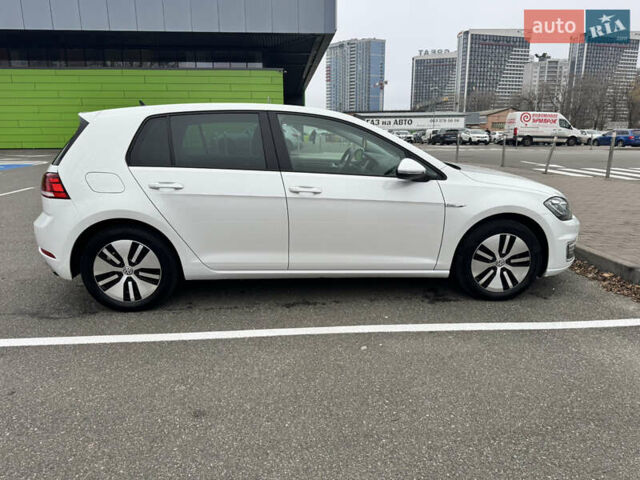 Белый Фольксваген e-Golf, объемом двигателя 0 л и пробегом 117 тыс. км за 15800 $, фото 9 на Automoto.ua