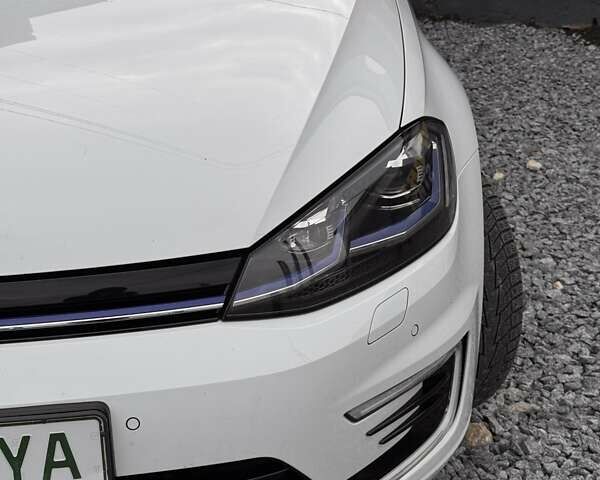 Белый Фольксваген e-Golf, объемом двигателя 0 л и пробегом 170 тыс. км за 13000 $, фото 9 на Automoto.ua