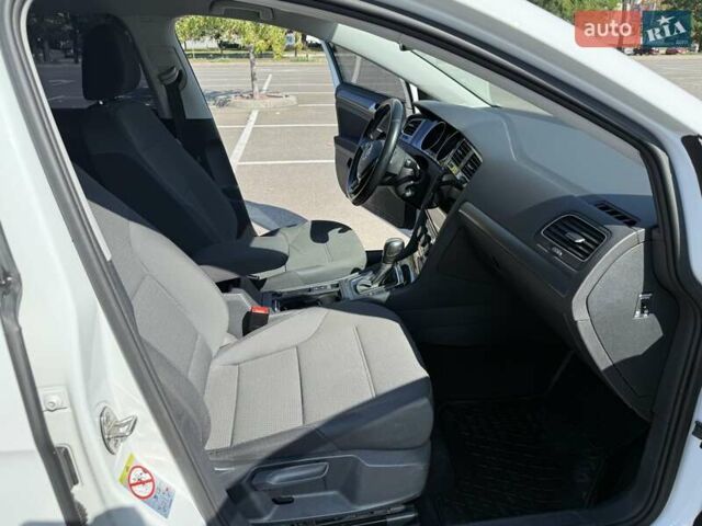Білий Фольксваген e-Golf, об'ємом двигуна 0 л та пробігом 104 тис. км за 13700 $, фото 18 на Automoto.ua