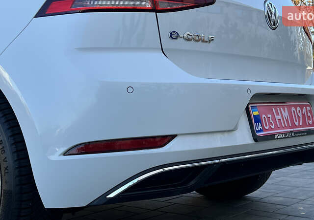 Белый Фольксваген e-Golf, объемом двигателя 0 л и пробегом 84 тыс. км за 13250 $, фото 44 на Automoto.ua