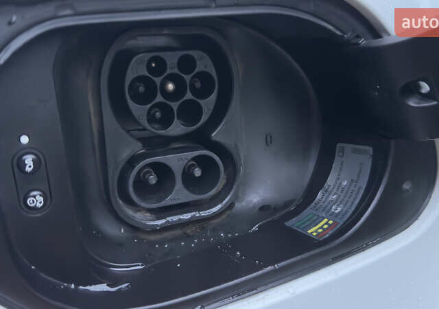 Белый Фольксваген e-Golf, объемом двигателя 0 л и пробегом 88 тыс. км за 14500 $, фото 40 на Automoto.ua