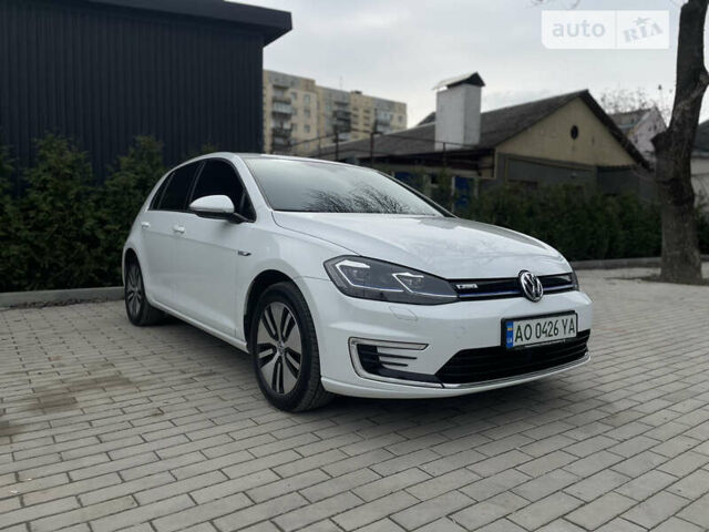 Белый Фольксваген e-Golf, объемом двигателя 0 л и пробегом 227 тыс. км за 13700 $, фото 1 на Automoto.ua