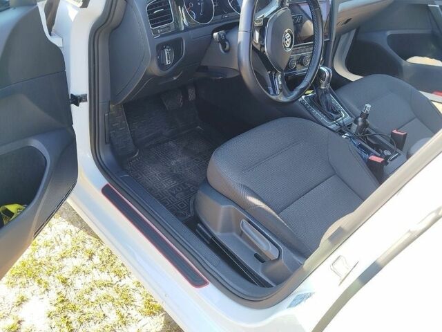 Белый Фольксваген e-Golf, объемом двигателя 0 л и пробегом 75 тыс. км за 14500 $, фото 14 на Automoto.ua