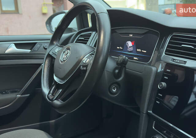 Белый Фольксваген e-Golf, объемом двигателя 0 л и пробегом 88 тыс. км за 14500 $, фото 48 на Automoto.ua