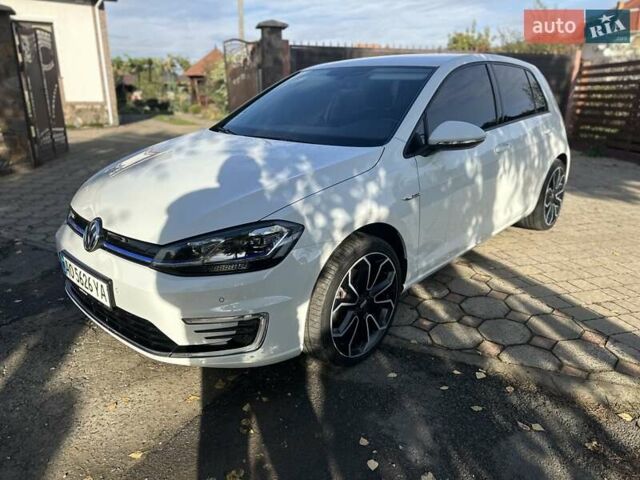 Белый Фольксваген e-Golf, объемом двигателя 0 л и пробегом 48 тыс. км за 13900 $, фото 2 на Automoto.ua