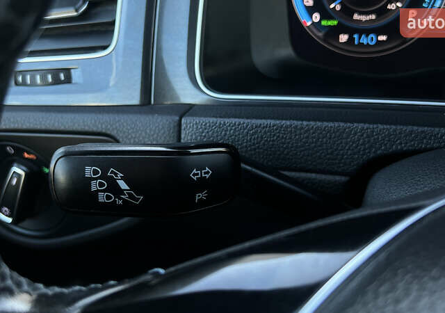 Белый Фольксваген e-Golf, объемом двигателя 0 л и пробегом 84 тыс. км за 13250 $, фото 103 на Automoto.ua