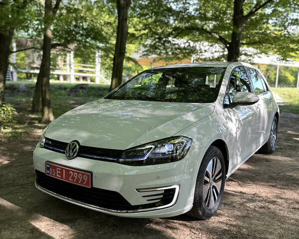 Белый Фольксваген e-Golf, объемом двигателя 0 л и пробегом 46 тыс. км за 15900 $, фото 3 на Automoto.ua