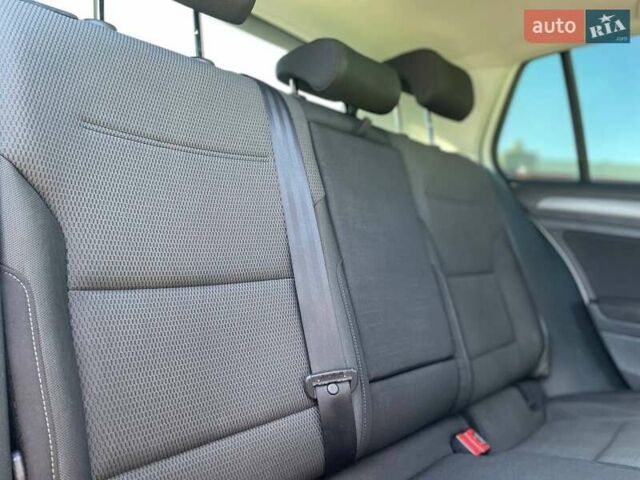 Белый Фольксваген e-Golf, объемом двигателя 0 л и пробегом 125 тыс. км за 13500 $, фото 24 на Automoto.ua