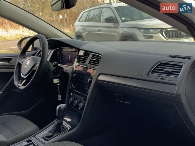 Белый Фольксваген e-Golf, объемом двигателя 0 л и пробегом 73 тыс. км за 13955 $, фото 32 на Automoto.ua