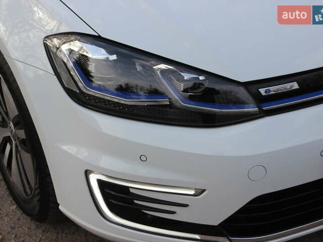 Белый Фольксваген e-Golf, объемом двигателя 0 л и пробегом 69 тыс. км за 13999 $, фото 15 на Automoto.ua
