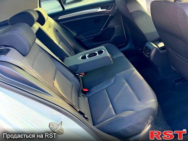 Белый Фольксваген e-Golf, объемом двигателя 0 л и пробегом 96 тыс. км за 12200 $, фото 11 на Automoto.ua