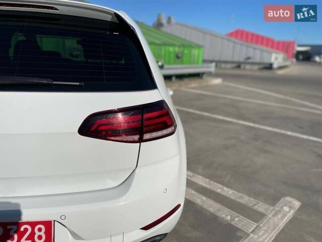 Белый Фольксваген e-Golf, объемом двигателя 0 л и пробегом 125 тыс. км за 13500 $, фото 9 на Automoto.ua